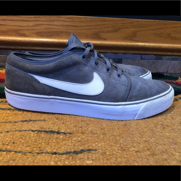 nike toki low suede